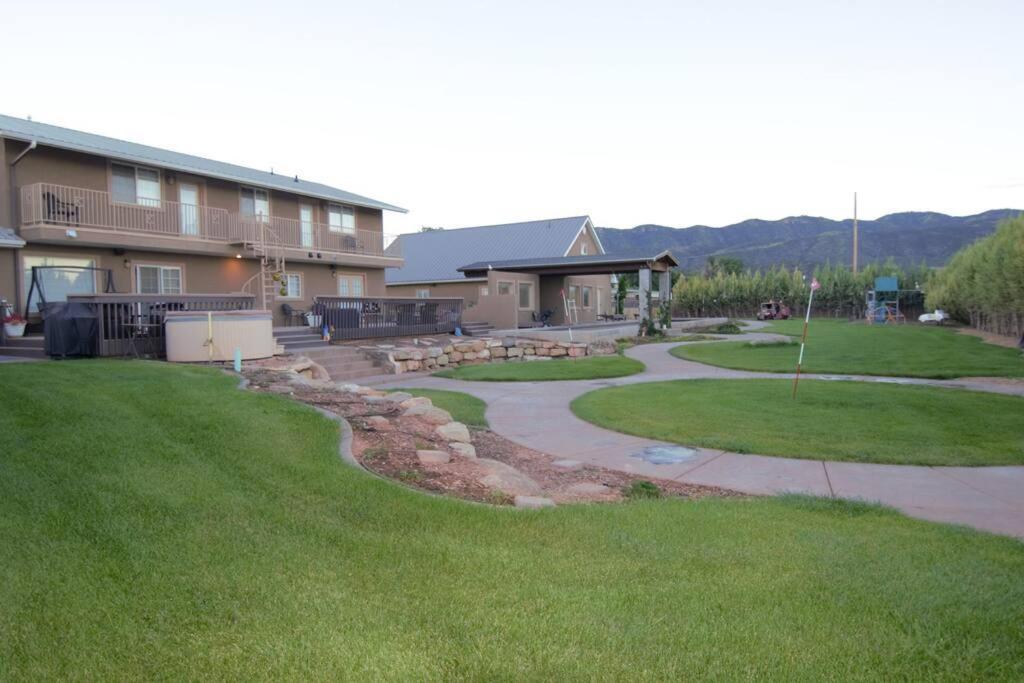 Tacit Shadow Aviator Queen Suite, Gym, Coffee Bar, Hot-tub, Free Laundry, Food Available *