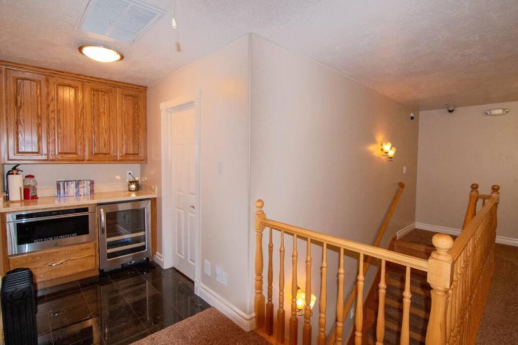 Tacit Shadow Aviator Queen Suite, Gym, Coffee Bar, Hot-tub, Free Laundry, Food Available Parowan