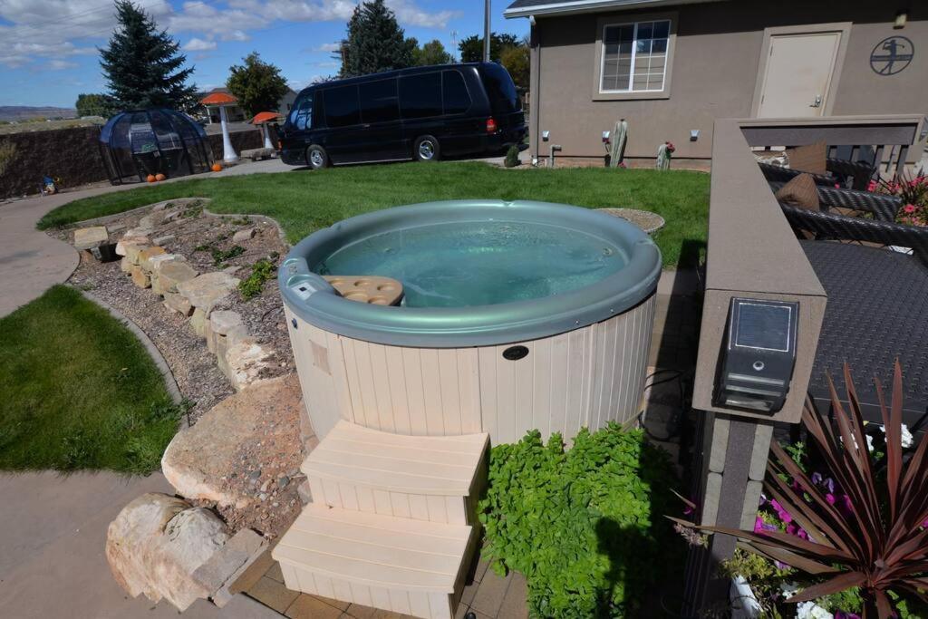 Tacit Shadow Aviator Queen Suite, Gym, Coffee Bar, Hot-tub, Free Laundry, Food Available Parowan