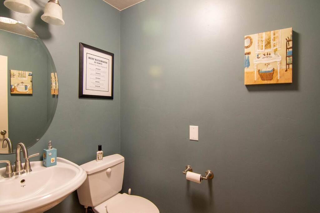 Tacit Shadow Aviator Queen Suite, Gym, Coffee Bar, Hot-tub, Free Laundry, Food Available *