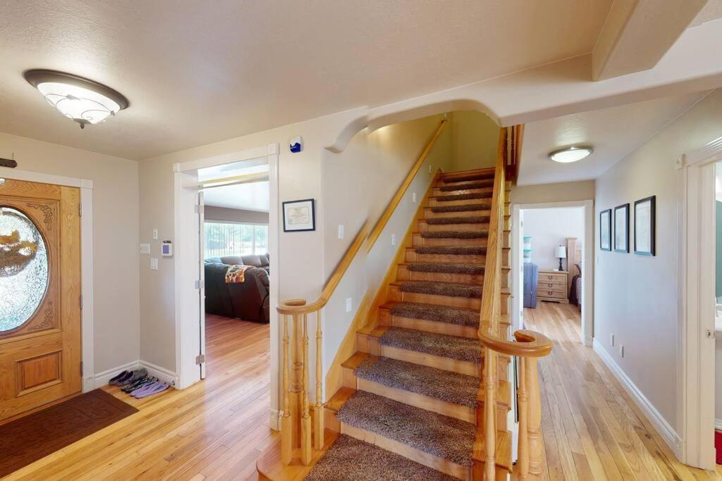 Apartment Tacit Shadow Aviator Queen Suite, Gym, Coffee Bar, Hot-tub, Free Laundry, Food Available